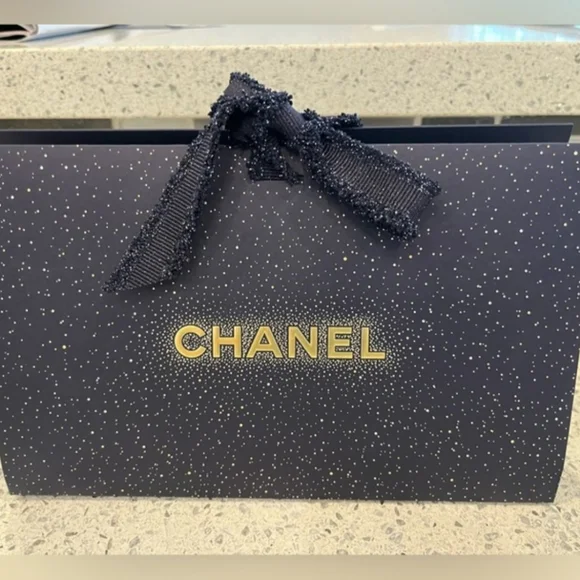 CHANEL Gold Floral and Silver Star Charm and Chanel gift bag accessories - Picture 4 of 12